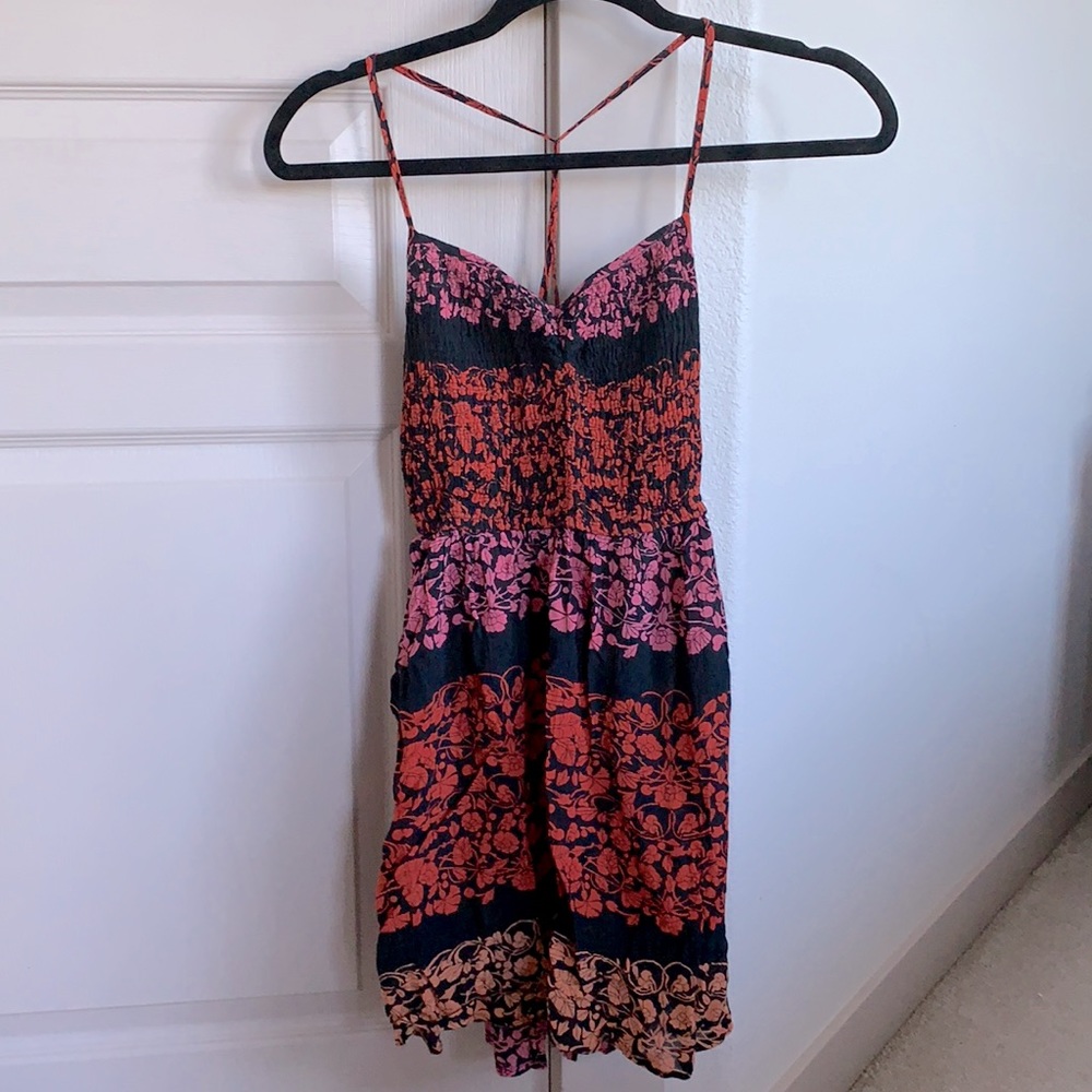Multi colored dress w/ pockets